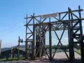 Brama obozu koncentracyjnego Natzweiler-Struthof. Ciekawostki o Stutthofie i innych miejscach pamięci.