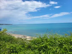 Piękny widok na morze i plażę z leżakami, idealne miejsce na wakacje w Bułgarii.
