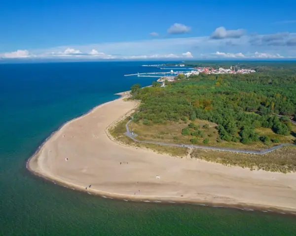Hel: plaża, las i miasteczko. Spacer po wydmach i podziwianie widoków to hel atrakcje za darmo.